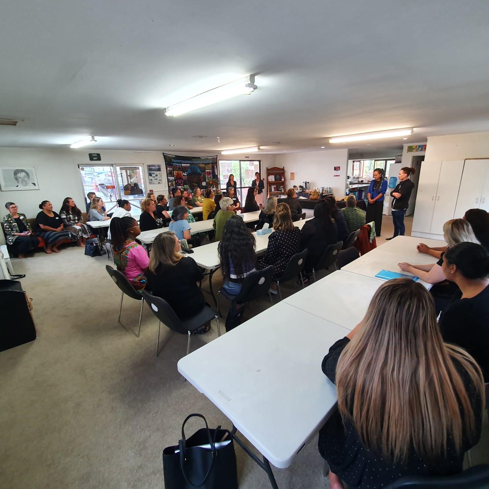 AGWN Marae visit-attendees at tables